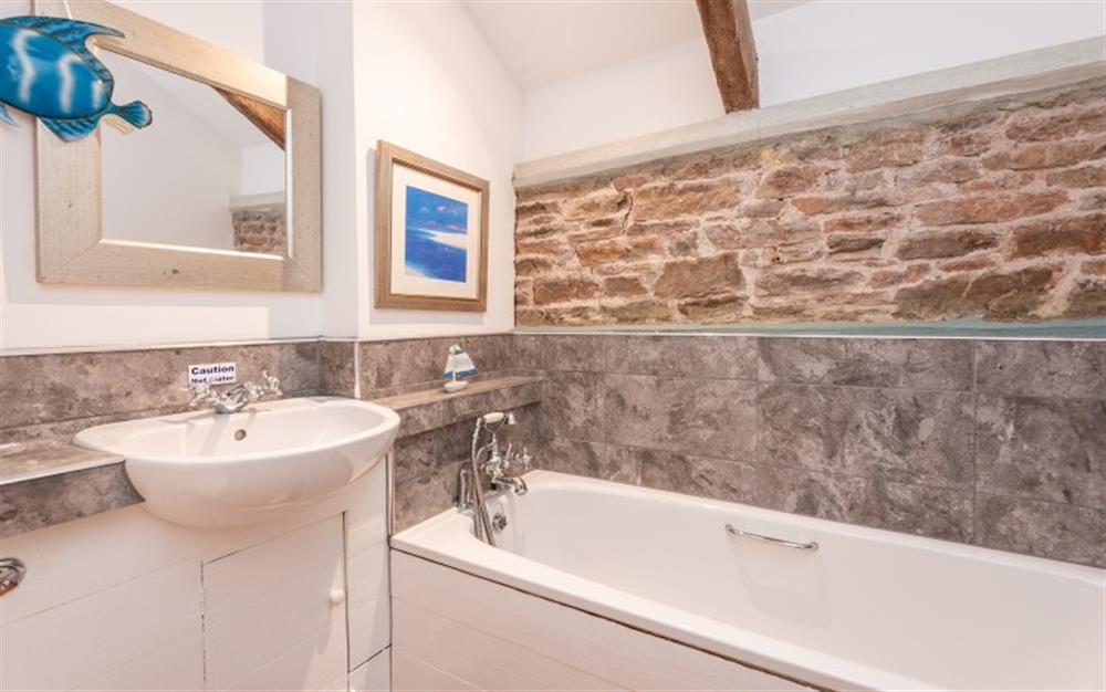 En suite bathroom to the triple bedroom  at 1 Alston Farm Cottage in Churston Ferrers