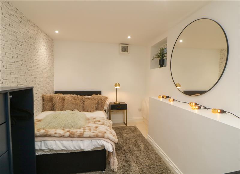 This is a bedroom (photo 2) at 1 Brompton Gardens, Torquay