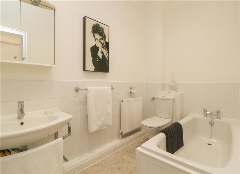 This is the bathroom (photo 5) at 1 Brompton Gardens, Torquay