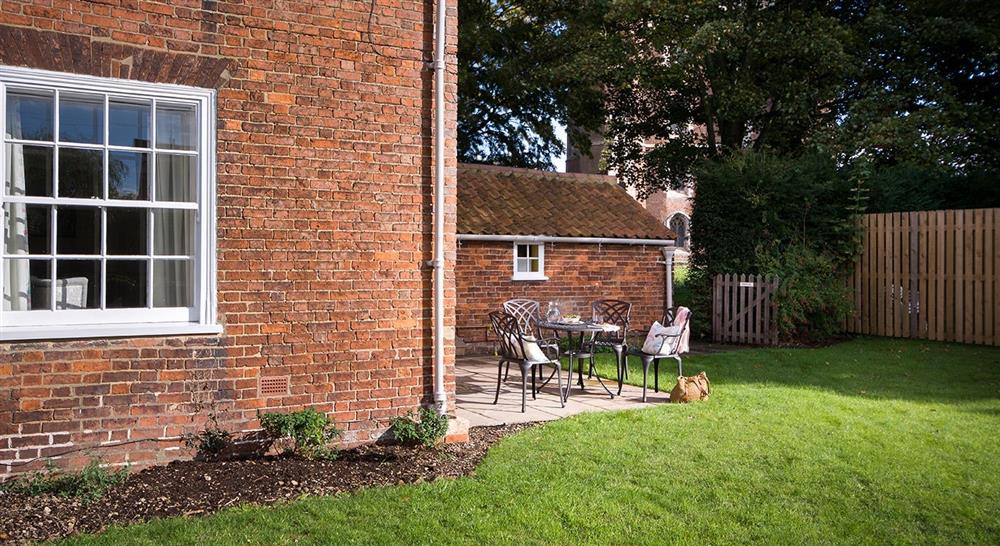 The outdoor seating area at 1 Castle Cottage in Lincoln, Lincolnshire