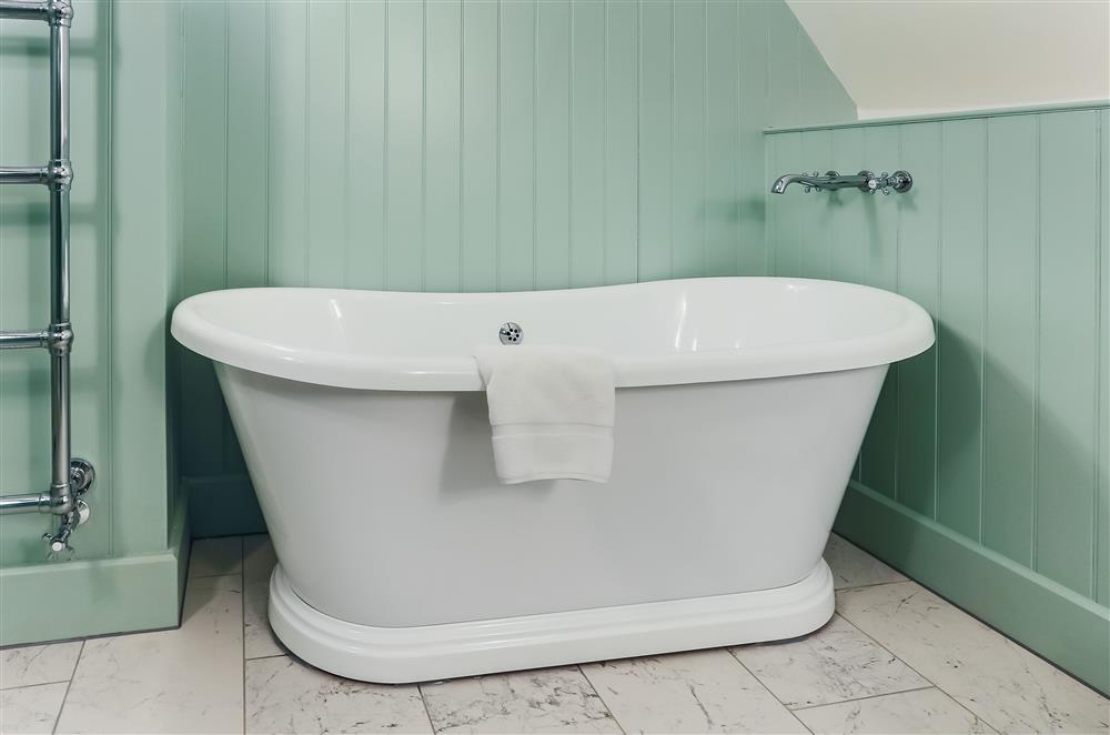 Enjoy a soothing bath after a day exploring the Cotswolds at 1 Chestnut Corner, Stanton, Broadway