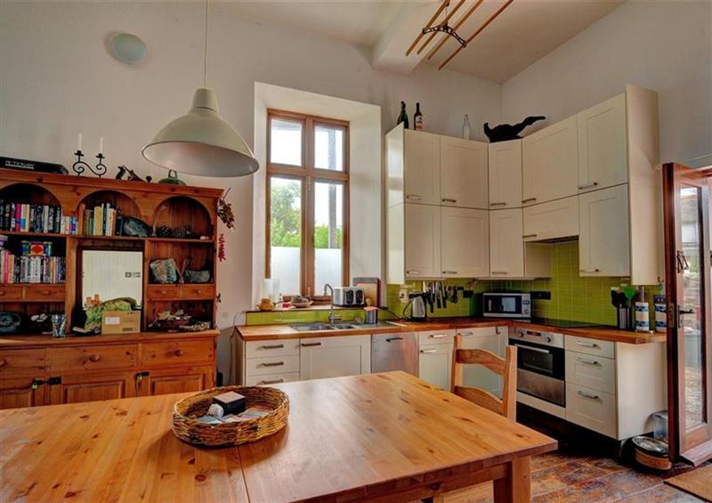 The kitchen (photo 3) at 1 Church Cliff Apartments, Lyme Regis