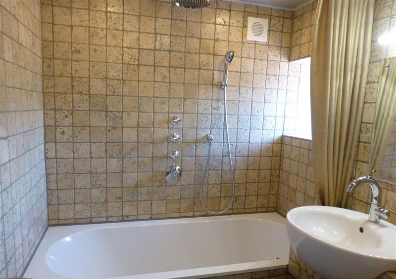 The bathroom at 1 Church Cottages, Cloughton
