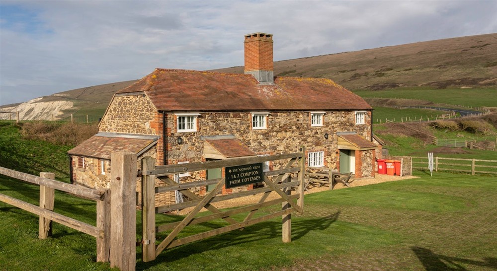 The exterior of Compton Farm Cottages, Newport, Isle of Wight (photo 2) at 1 Compton Farm Cottages in Newport, Isle Of Wight