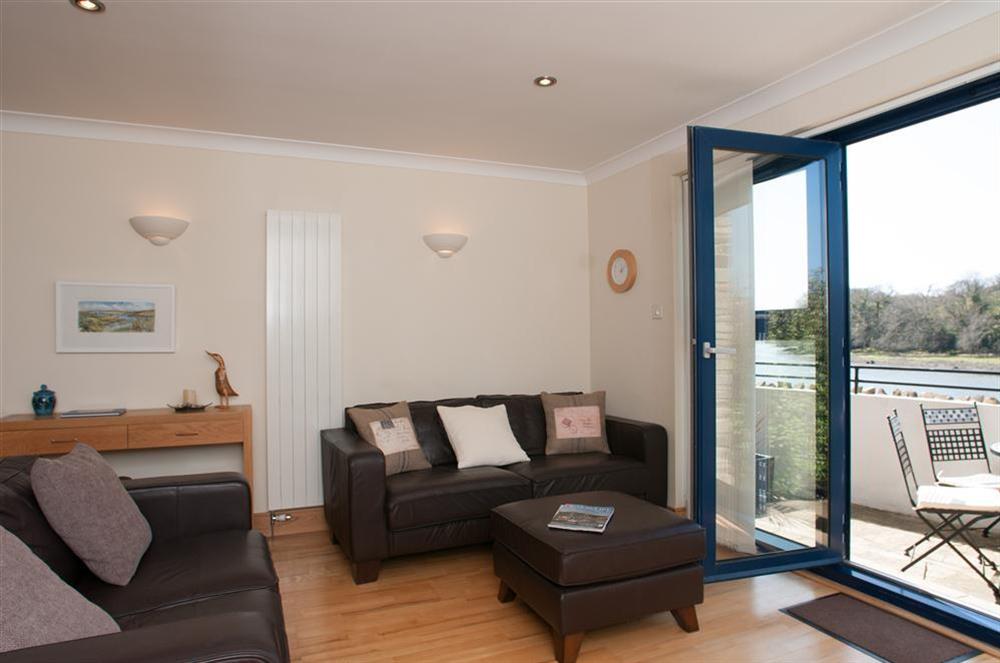 Living area with access to the terrace at 1 Crabshell Quay in Embankment Road, Kingsbridge