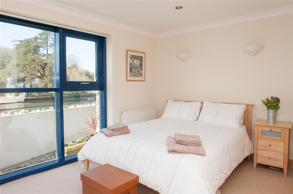 Master bedroom with en suite and views of the estuary at 1 Crabshell Quay in Embankment Road, Kingsbridge
