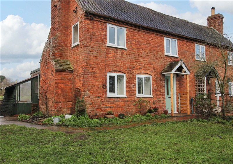 Outside at 1 Dingle Cottage, Great Witley