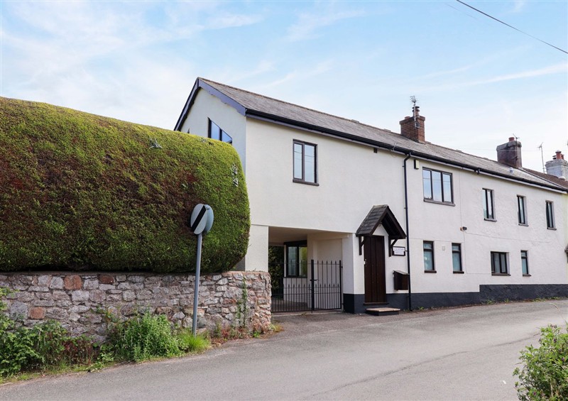 The setting of 1 Eastdon Cottages