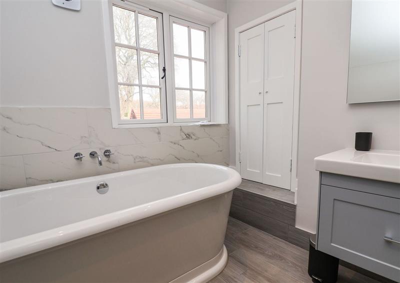 This is the bathroom (photo 3) at 1 Golf Links Cottages, Delamere near Norley