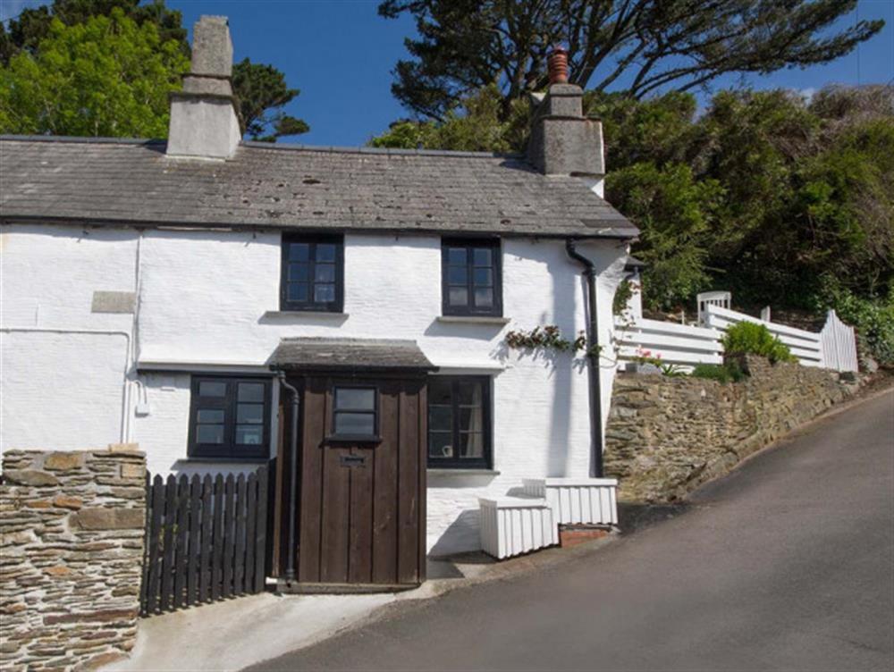 The front of the cottage with the seating area to the right. at 1 Head O'Ditch in Polperro