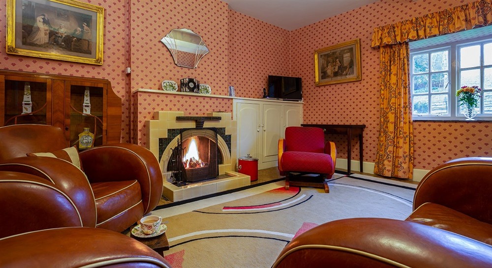 Interior sitting room of 1 Home Farm Drive, Banbury, Warwickshire (photo 2) at 1 Home Farm Drive in Nr Banbury, Oxfordshire