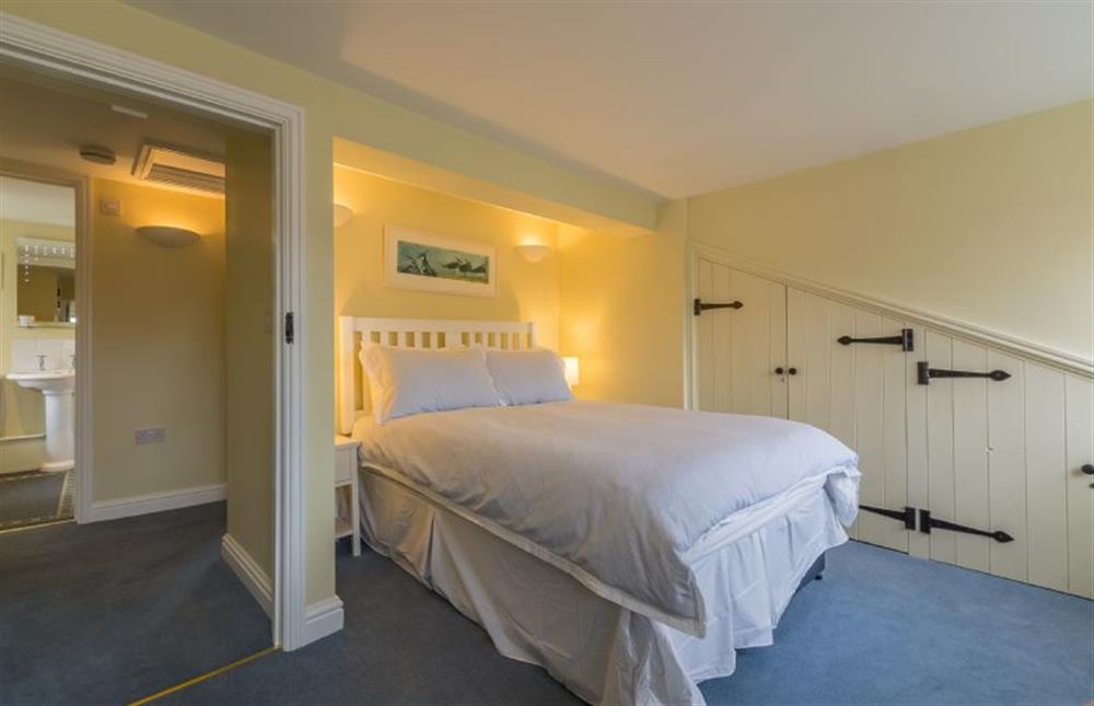 First floor: Master bedroom with double bed at 1 Honeymoon Row, Wells-next-the-Sea