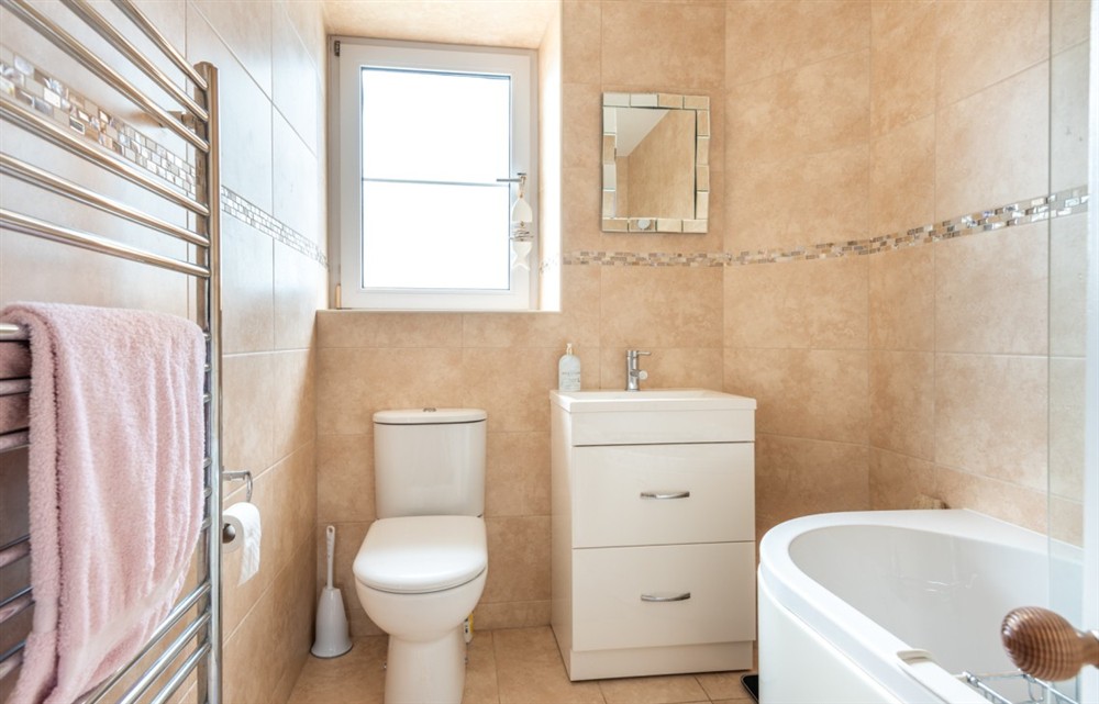 Bathroom at 1 Island Street in Salcombe