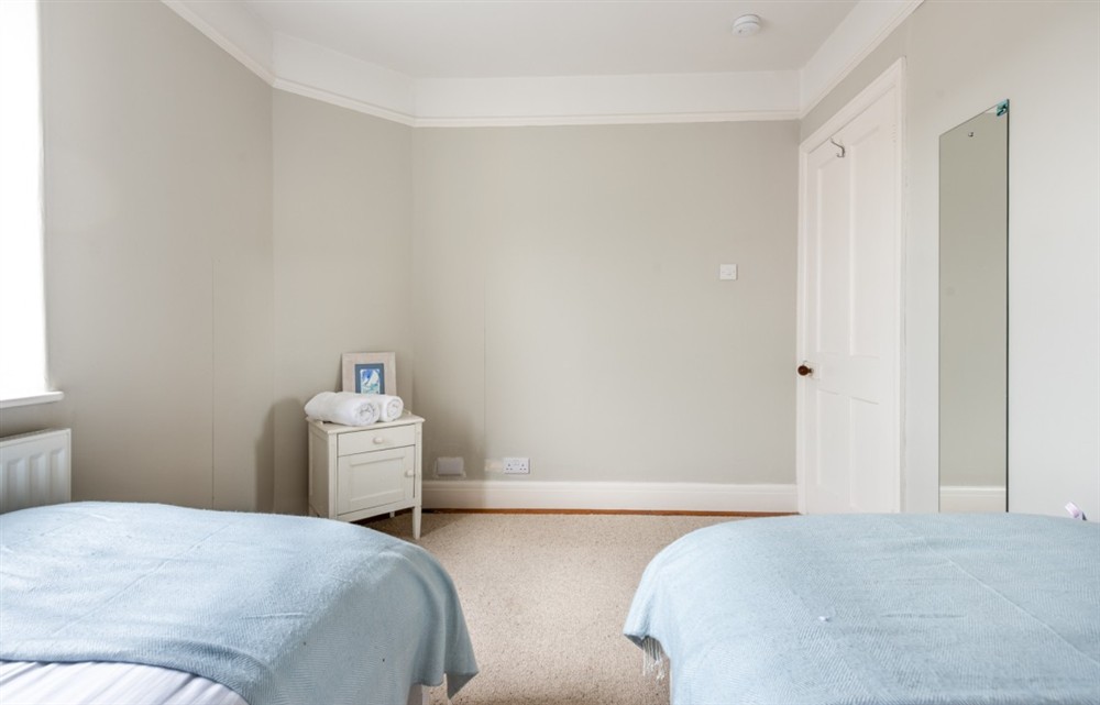 One of the 4 bedrooms (photo 2) at 1 Island Street in Salcombe
