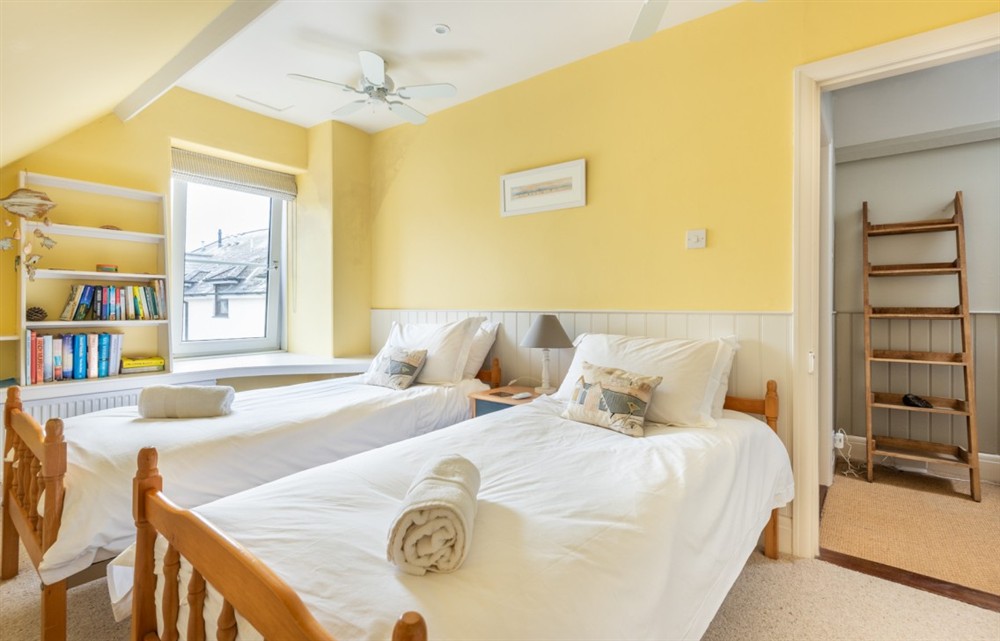One of the 4 bedrooms (photo 3) at 1 Island Street in Salcombe