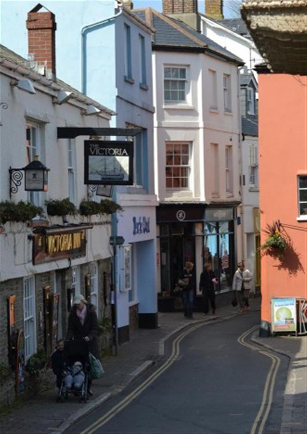 Great pubs, shops and restaurants nearby at 1 Kings Cottages in Salcombe