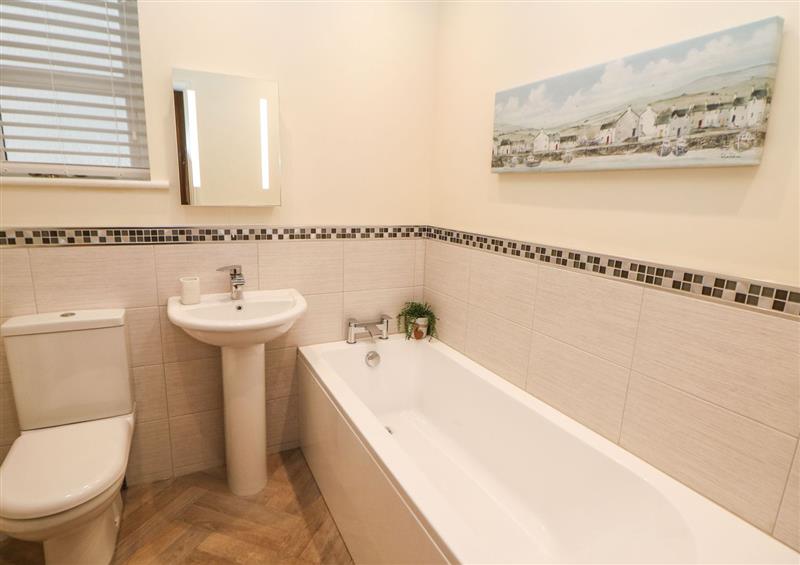 Bathroom (photo 2) at 1 Knowleston House, Matlock