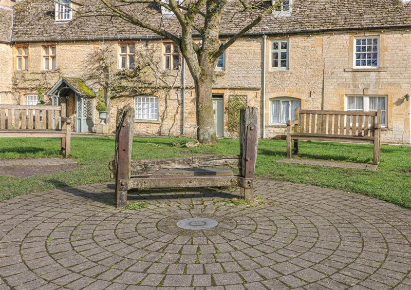 Outside at 1 Manor Cottages, Stow-On-The-Wold