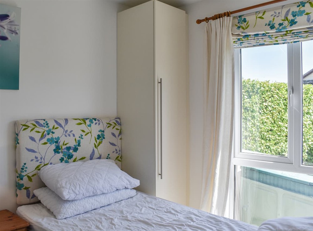 Twin bedroom (photo 3) at 1 Merope in Padstow, Cornwall
