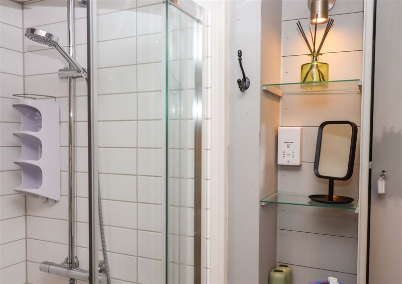 The bathroom (photo 2) at 1 Myrtle Cottages, Stokeinteignhead
