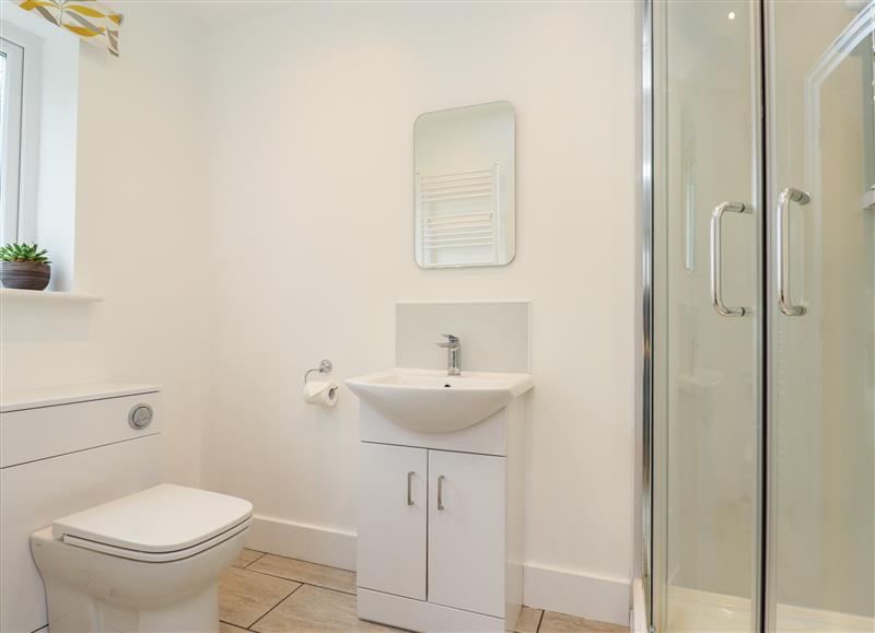 The bathroom at 1 Orchard Cottages, Dunstan near Craster