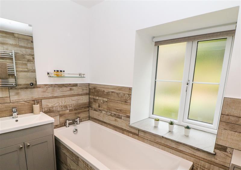 The bathroom (photo 2) at 1 Orchard View, Hathersage