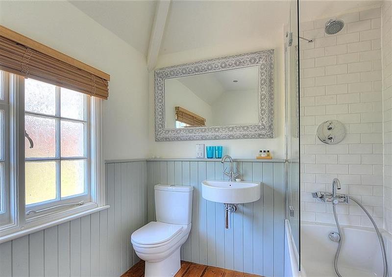 The bathroom at 1 Riverside Cottages, Lyme Regis
