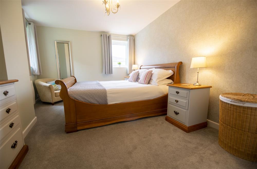 Master bedroom with 5’ king size bed at 1 Riverside Cottages, Skipton, North Yorkshire