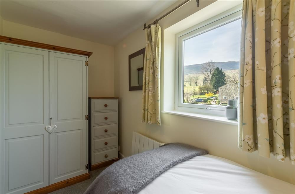 Twin room with plenty of storage at 1 Riverside Cottages, Skipton, North Yorkshire