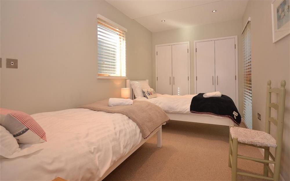 The twin bedroom at 1 Talland in Talland Bay