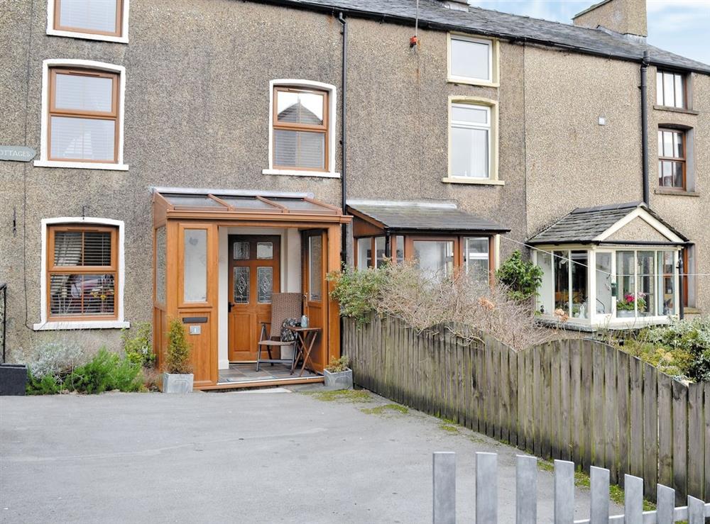 1 The Cottages in Ulverston, Cumbria sleeps 4