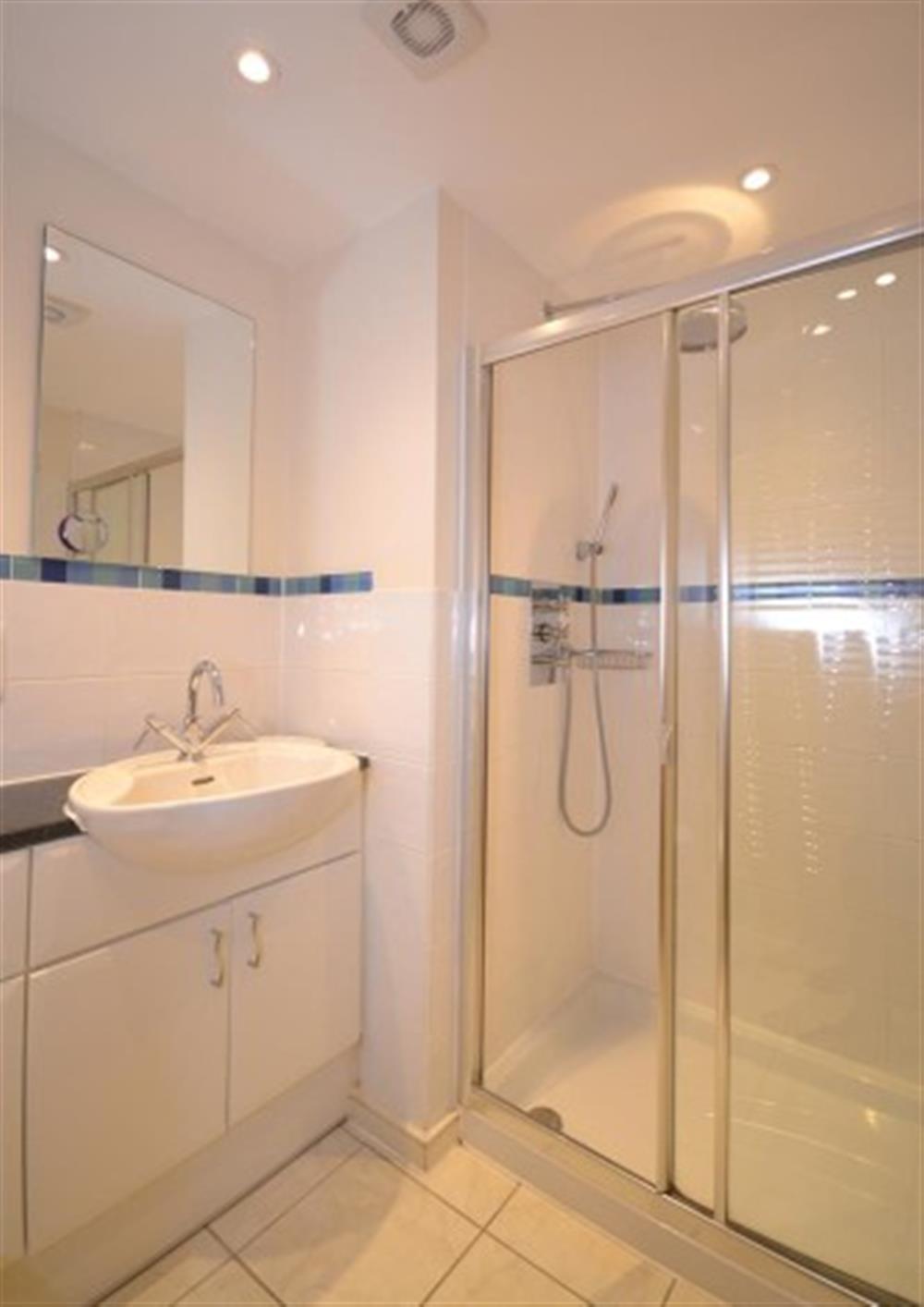 The en suite shower room to the double bedroom at 1 Thurlestone Beach Apartments in Thurlestone