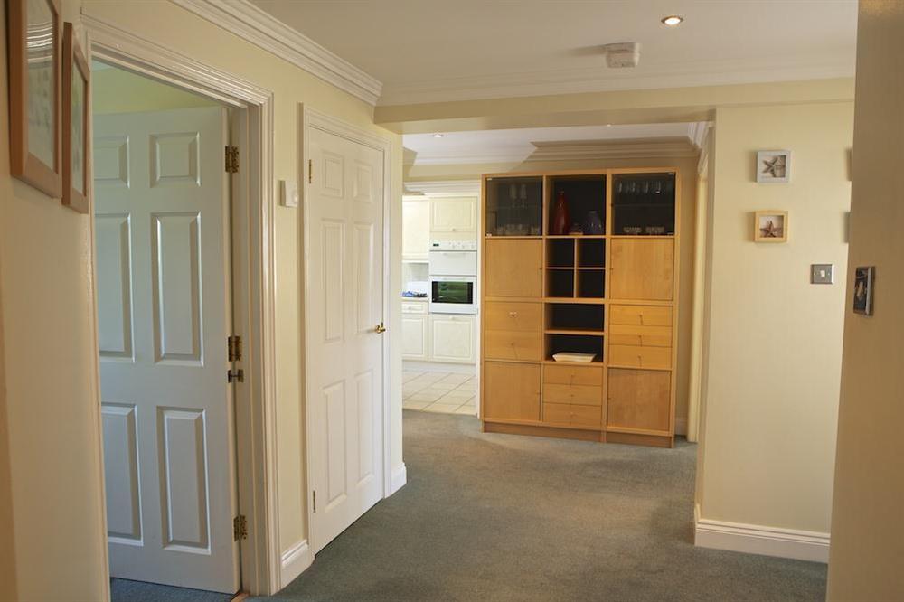 Spacious entrance hallway in 1 Thurlestone Rock at 1 Thurlestone Rock Apartments in Thurlestone, Kingsbridge