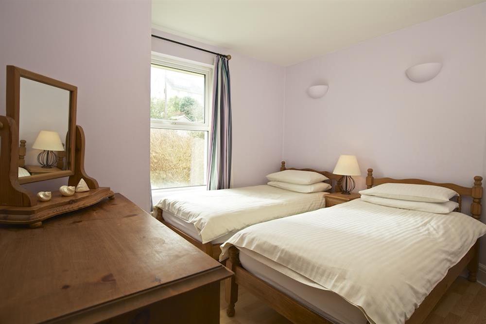 Twin bedroom at 1 Top View Cottages in Bonaventure Road, Salcombe