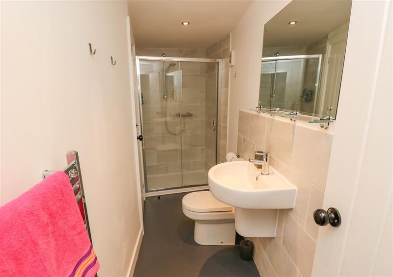 This is the bathroom (photo 2) at 1 Tulse Hill Cottages, Ventnor
