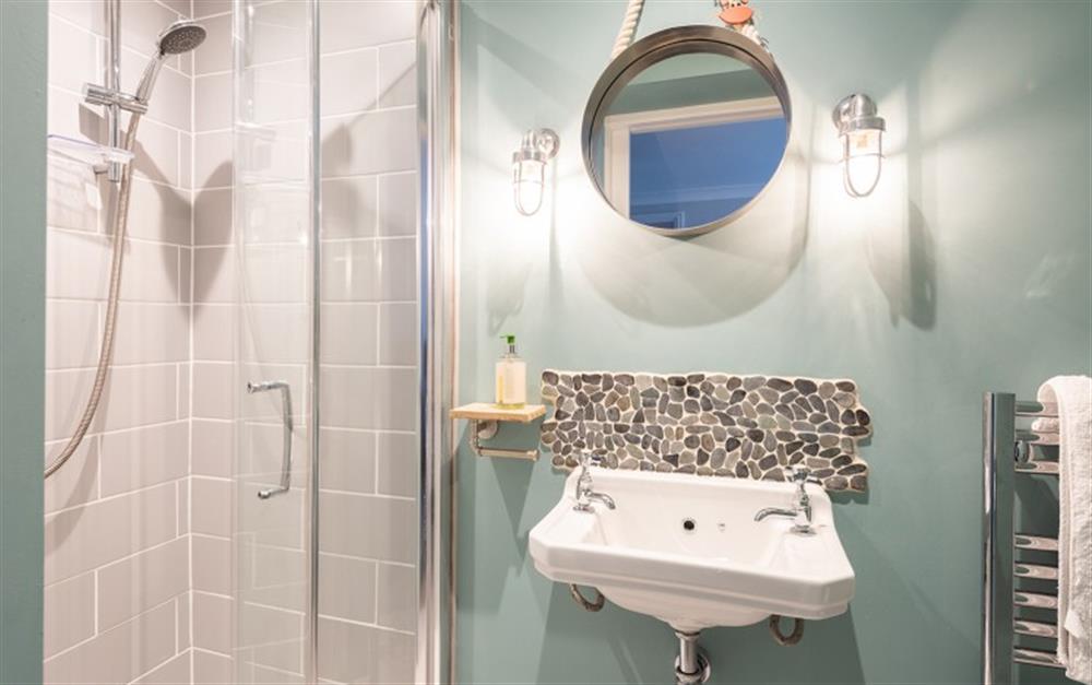 The en suite to the master  at 1 West Park Mews in Hope Cove