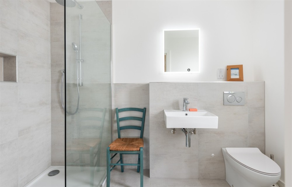 The bathroom at 1 Whimbrels Edge in Thurlestone