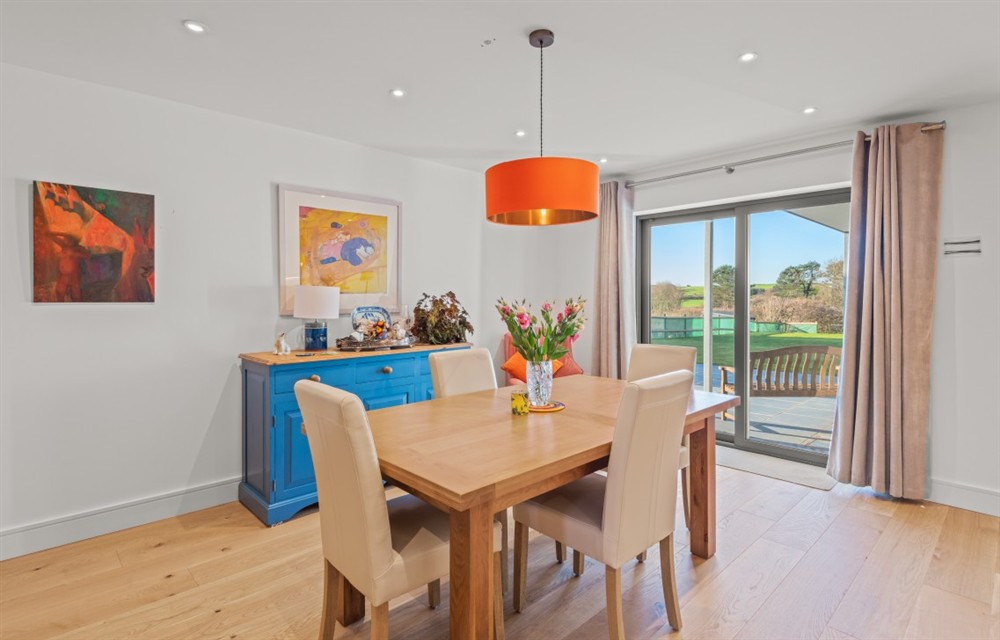 The dining area (photo 2) at 1 Whimbrels Edge in Thurlestone