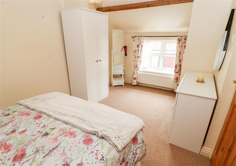 A bedroom in 1 Wildsmith Court (photo 2) at 1 Wildsmith Court, Marton near Kirkbymoorside