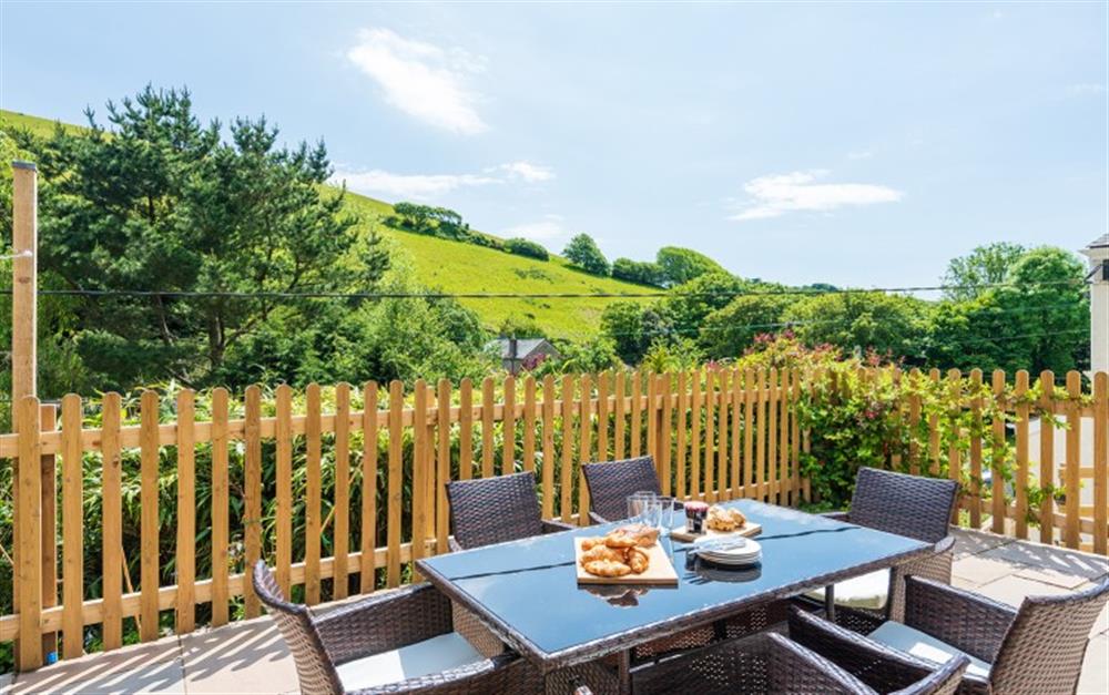 Sunny patio with 6-seat garden furniture. at 1 Woodlands in Bantham