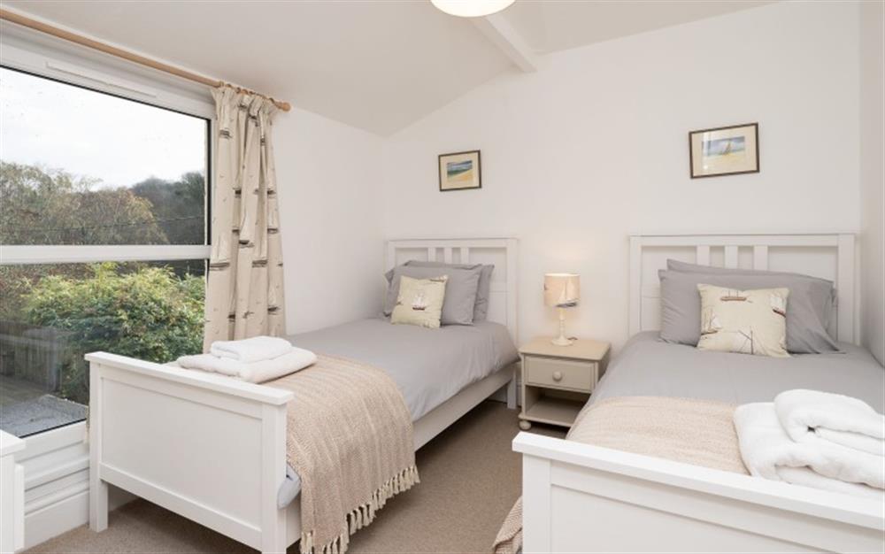 The twin bedroom  at 1 Woodlands in Bantham
