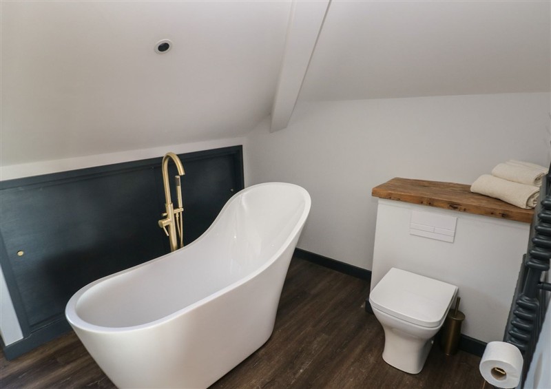 Bathroom (photo 2) at 10 Brython Place, Tenby