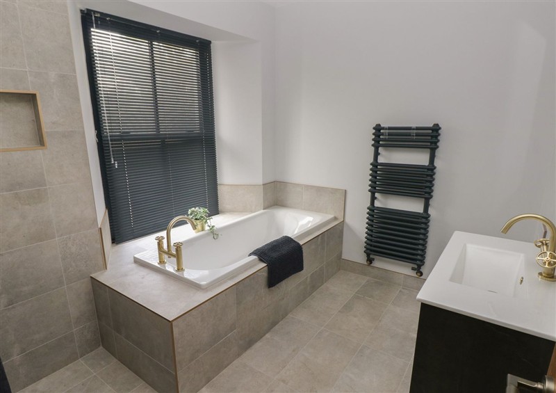 Bathroom (photo 3) at 10 Brython Place, Tenby