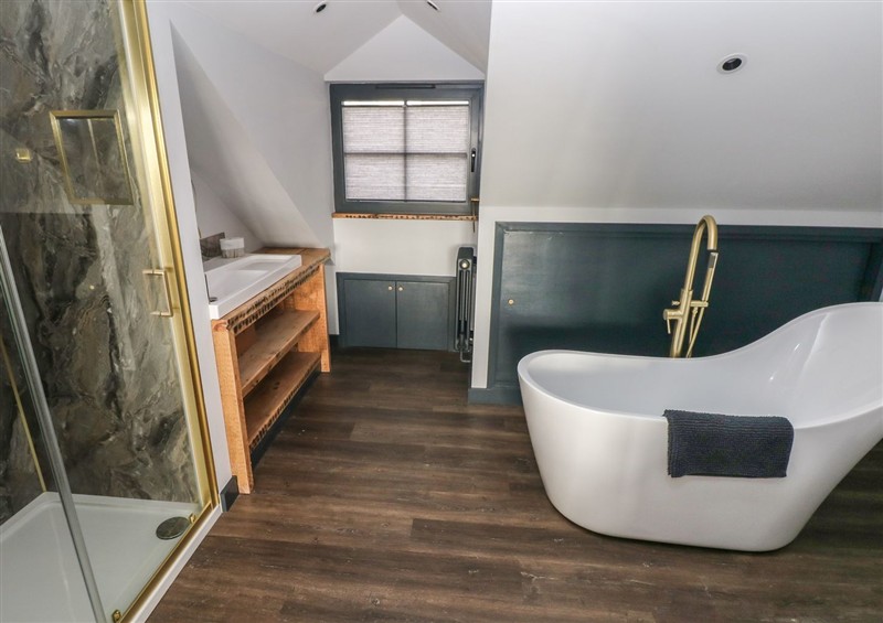 Bathroom at 10 Brython Place, Tenby
