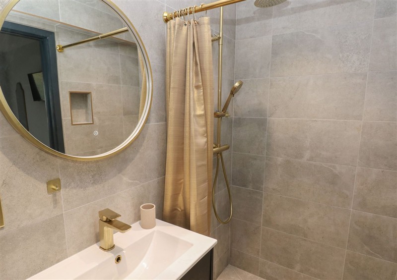 The bathroom (photo 4) at 10 Brython Place, Tenby