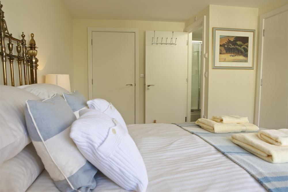 Master bedroom with King-size bed and en suite shower room at 10 Combehaven in , Salcombe