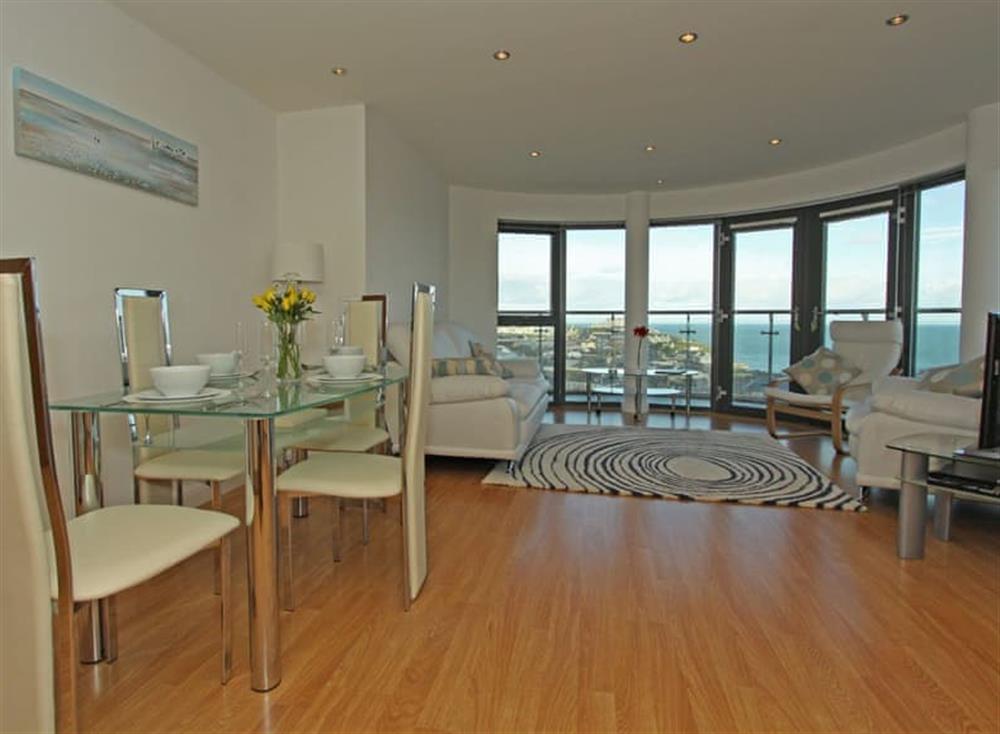 Open plan living space at 10 Horizons in , Newquay