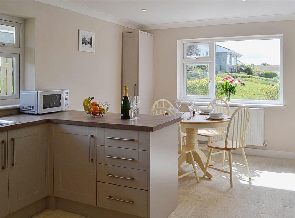 Modern well equipped kitchen with dining area (photo 2) at 10 Silvershell View in Port Isaac, Cornwall