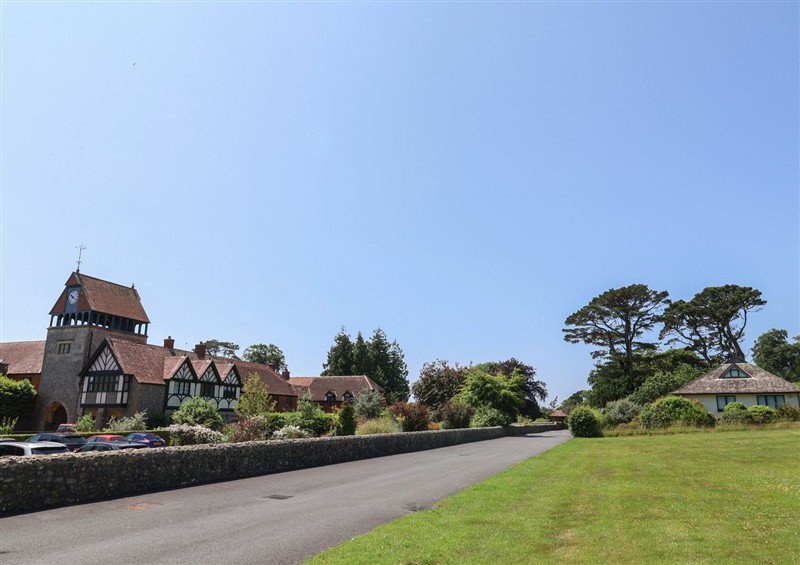 The setting (photo 2) at 10 The Gardens, Rousdon near Lyme Regis