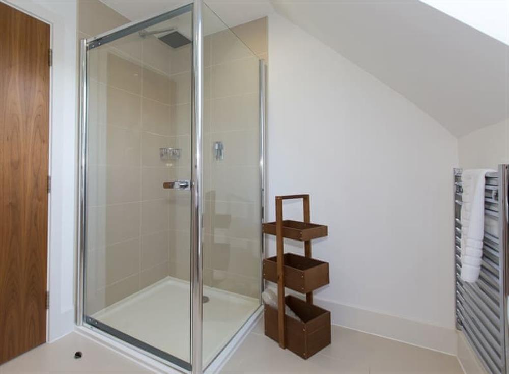 En-suite at 10 The Whitehouse in North Cornwall, Watergate Bay & Mawgan Porth